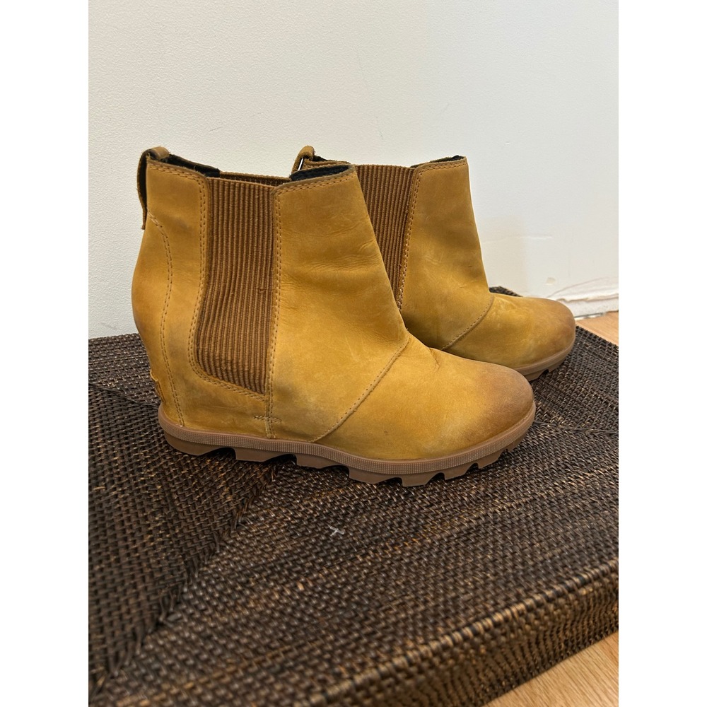 Sorel Joan of Arctic Wedge II Women 8.5 Mustard Yellow Gorpcore Chelsea Boots